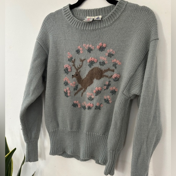 Vintage 80’s Wool Gray/Blue Floral Deer Embroidered Cottagecore Sweater Size L - Picture 2 of 7